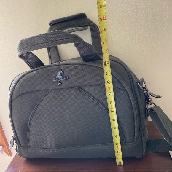 Atlantic Luggage Carry-on Travel Bag in Olive Green. - Picture 16 of 16